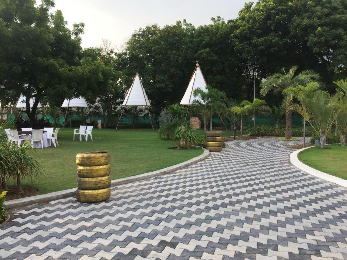 Laxmi Film City Resort Vadodara Exterior photo